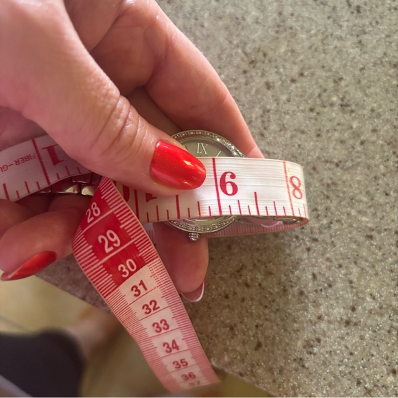 CITIZEN ECODRIVE SILVER TONE BRACET WATCH W/ TINY DIAMOND CHIP ACCENTS. - Picture 12 of 16